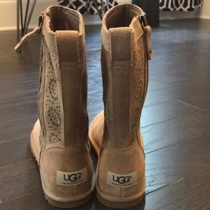 REDUCED!!Ugg worn only once! Now $40 FIRM!